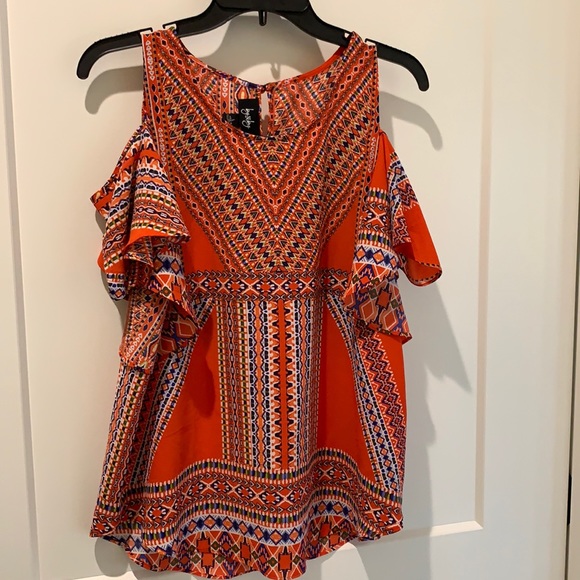 Peep shoulder Aztec print - Juniors size large - Picture 1 of 5
